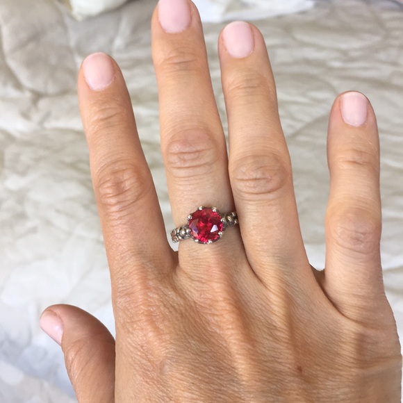 Antique style Ruby and silver ring - Picture 2 of 6